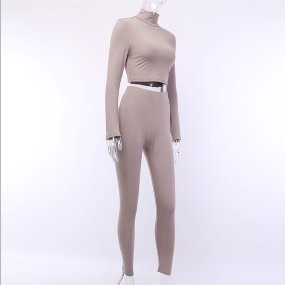 Two piece legging and crop top in spandex - Picture 4 of 5